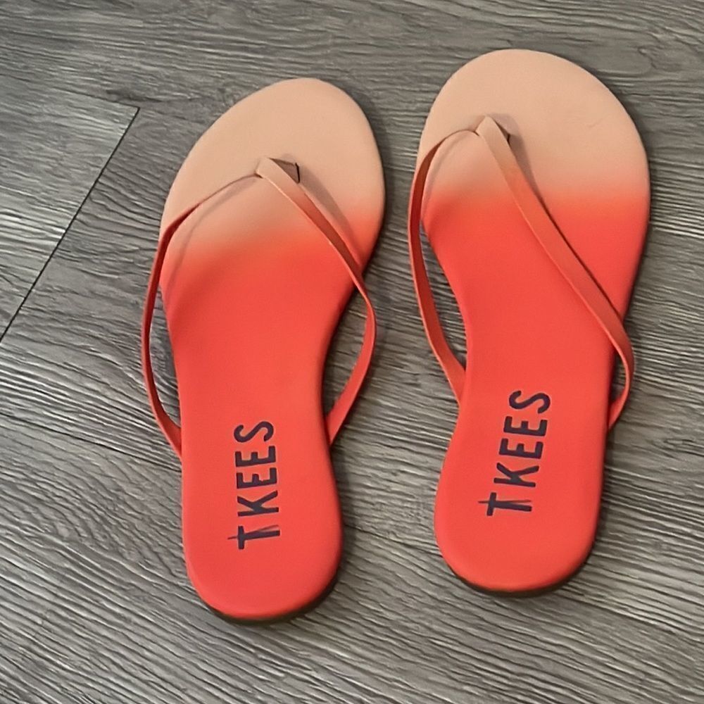 Tkees Flip Flops Size 6 - Picture 3 of 5